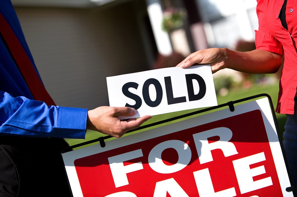 Selling Your Properties: Why Use a Real Estate Agent?