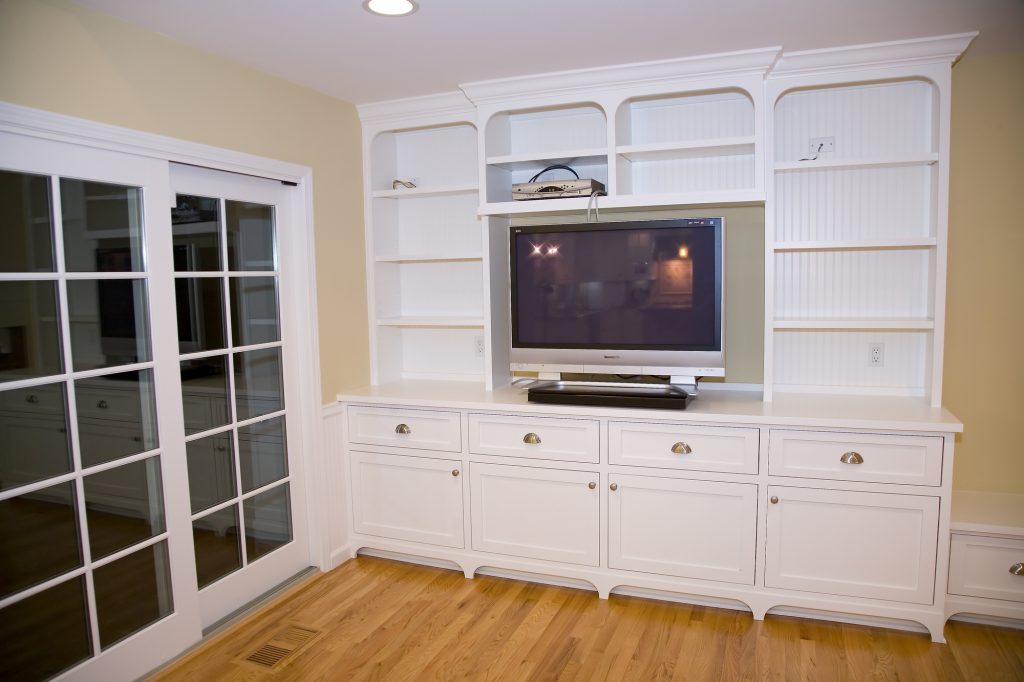 5 Tips on Building a Custom Entertainment Center for Homeowners