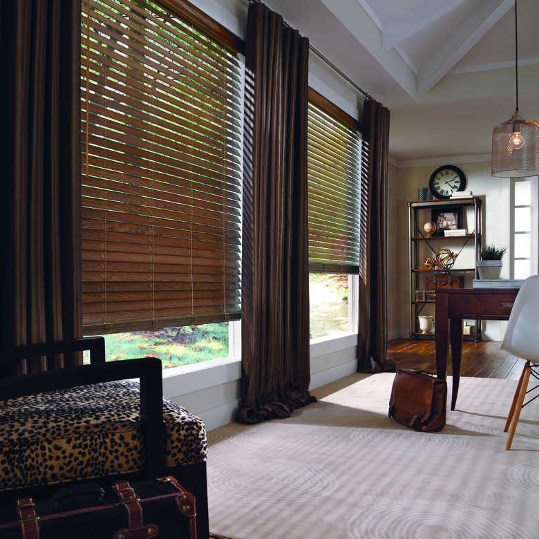 Buy Different Types of Curtain Blinds for your Living Room